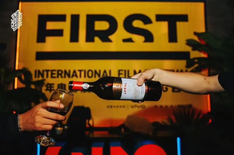 从光影到杯酒：葡萄酒如何挑选，长城在FIRST给出新思路
